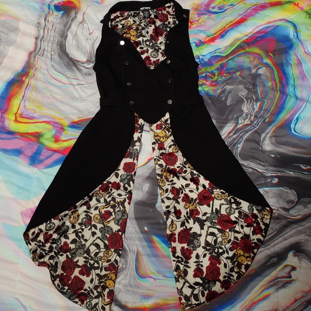 Hot Topic long tail vest, S, black